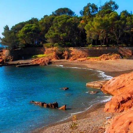 T3 Air-conditioned , Quiet Garden, Parking Saint-Raphaël